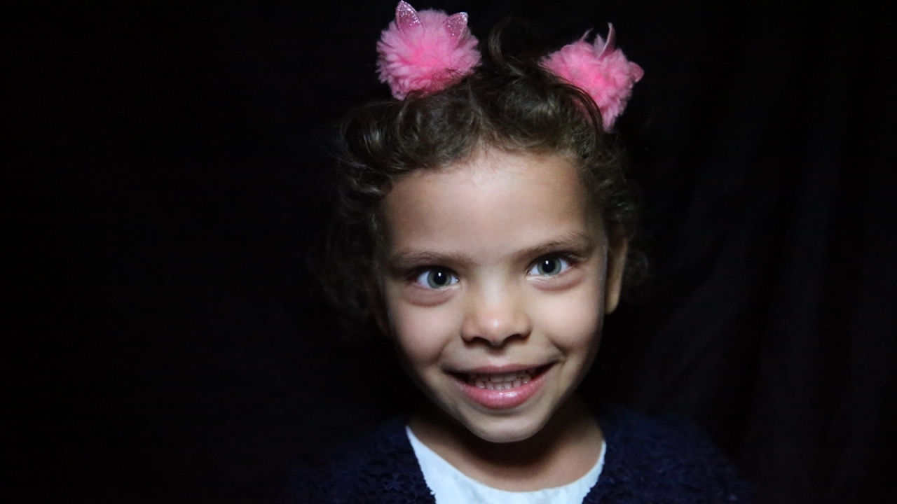 Babasını Rakka`da kaybeden 5 yaşındaki Ruba İbrahim, Reyhanlı Eğitim Köyü`nde eğitimini sürdürüyor.