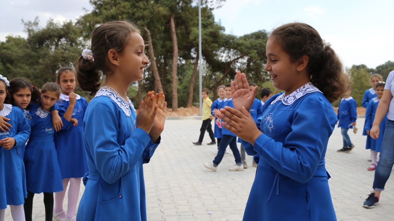 Bir kısmı Türkiye`deki yakınlarının yanına yerleşen, bir kısmı da yetimhanelerde barınan savaşın mazlum çocukları, Reyhanlı`da mutlu gelecek umuduyla yaşamlarını sürdürüyor.