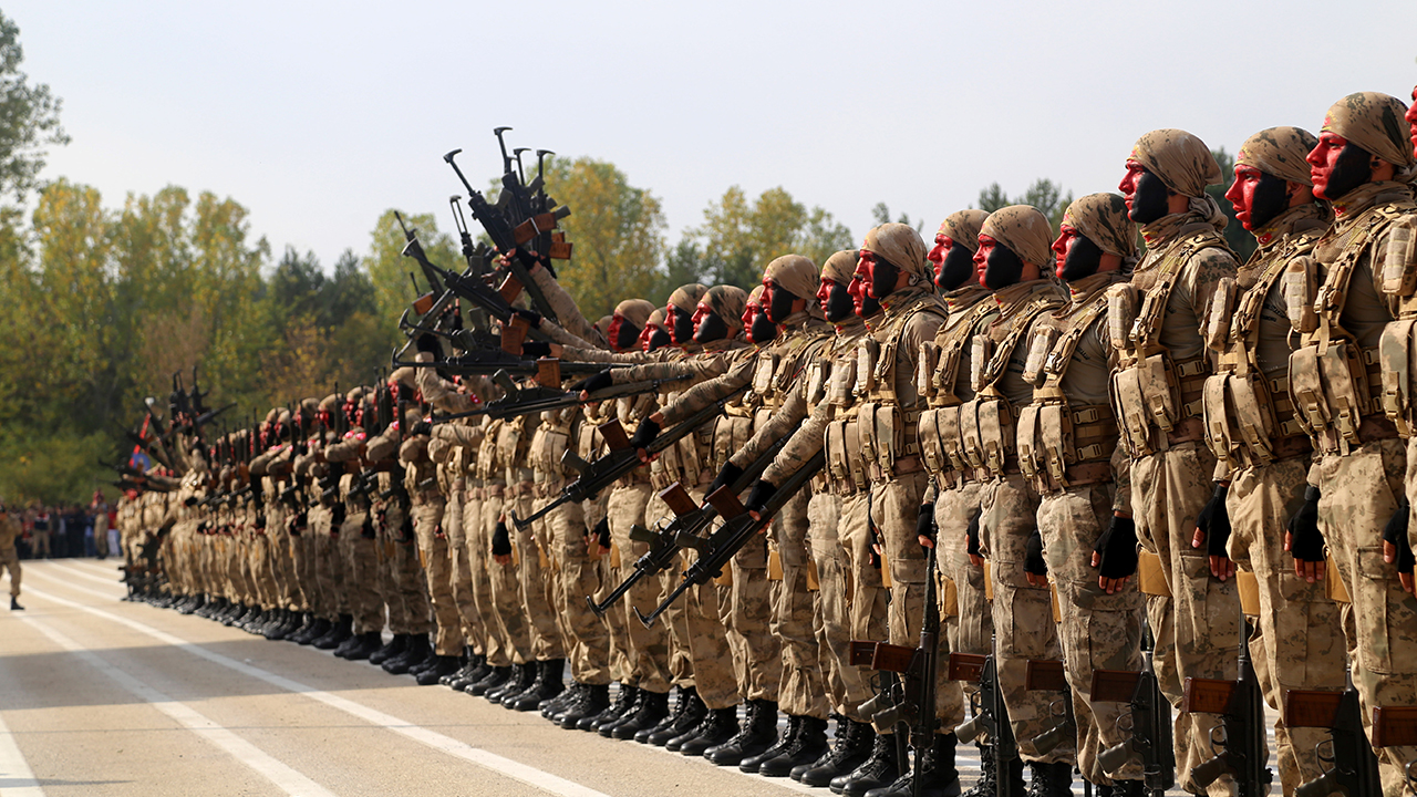 Kastamonu 5. Jandarma Eğitim Alay Komutanlığı Kışlası`nda, 30. dönem 3 bin jandarma uzman erbaş için yemin töreni düzenlendi. 