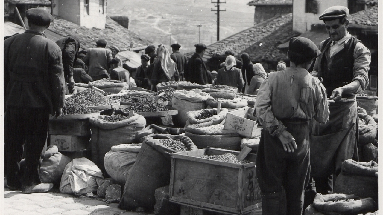 1952 yılında Ankara Kalesi`ndeki pazarcılar