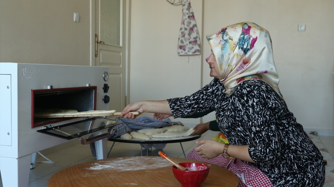 Hem ekmek, hem et yemekleri pişiyor