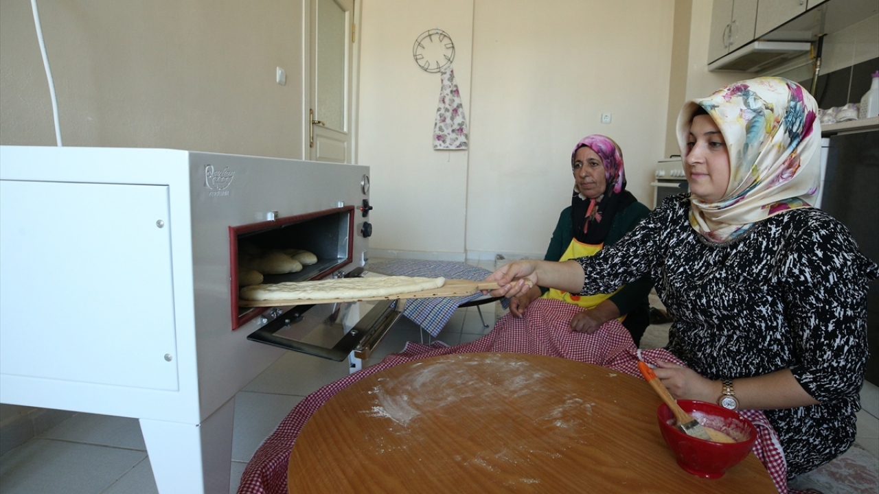 Fırının 30-40 yıl kullanılabileceğini, 3 yıl garantili olduğunu anlatan Ümit Birkara, şunları kaydetti: