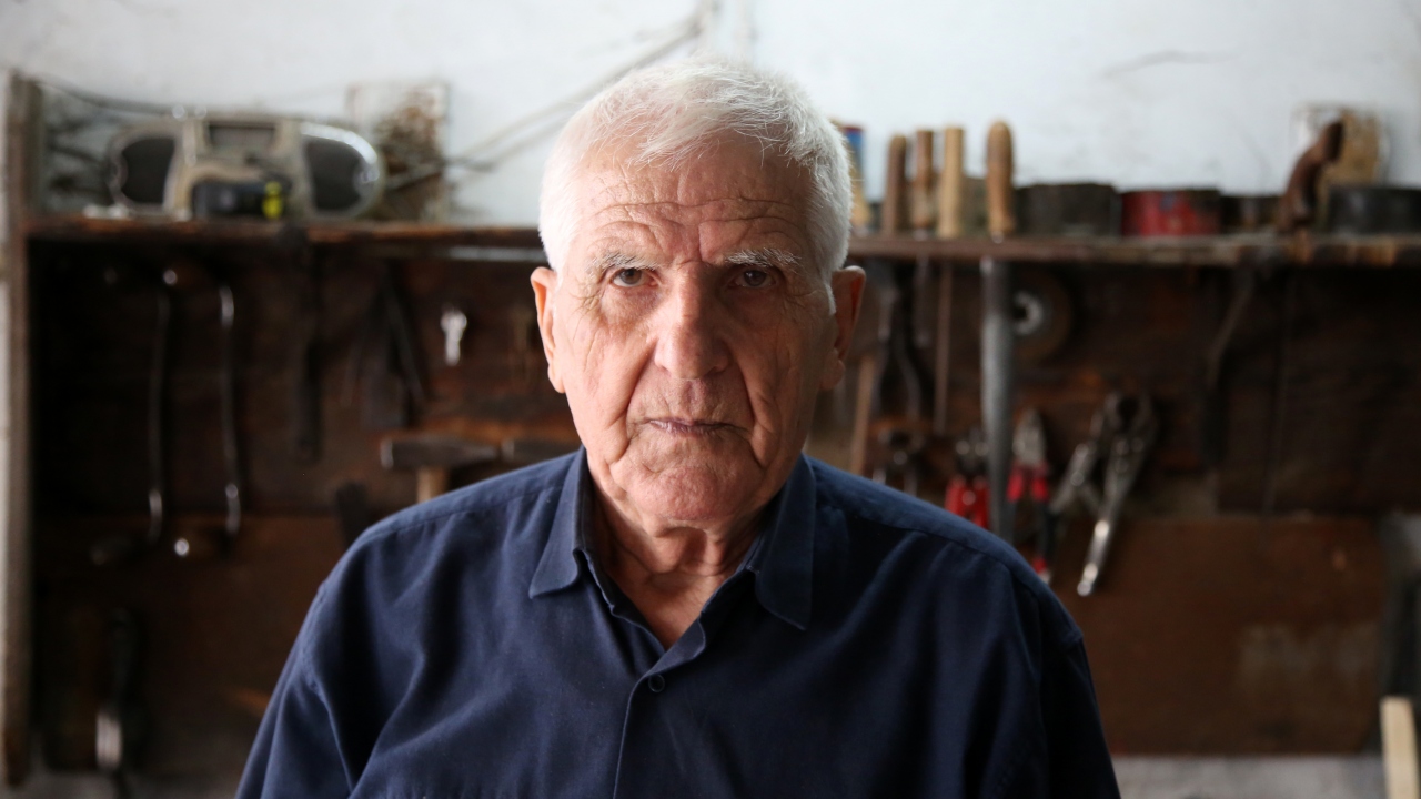 Ünaler, 25 yıl önce emekli olmasına rağmen ilk günkü heyecanıyla çalıştığını dile getirerek, şunları kaydetti: