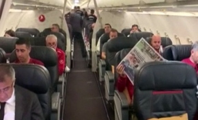 THY uçuş ekibinden milli takıma özel anons