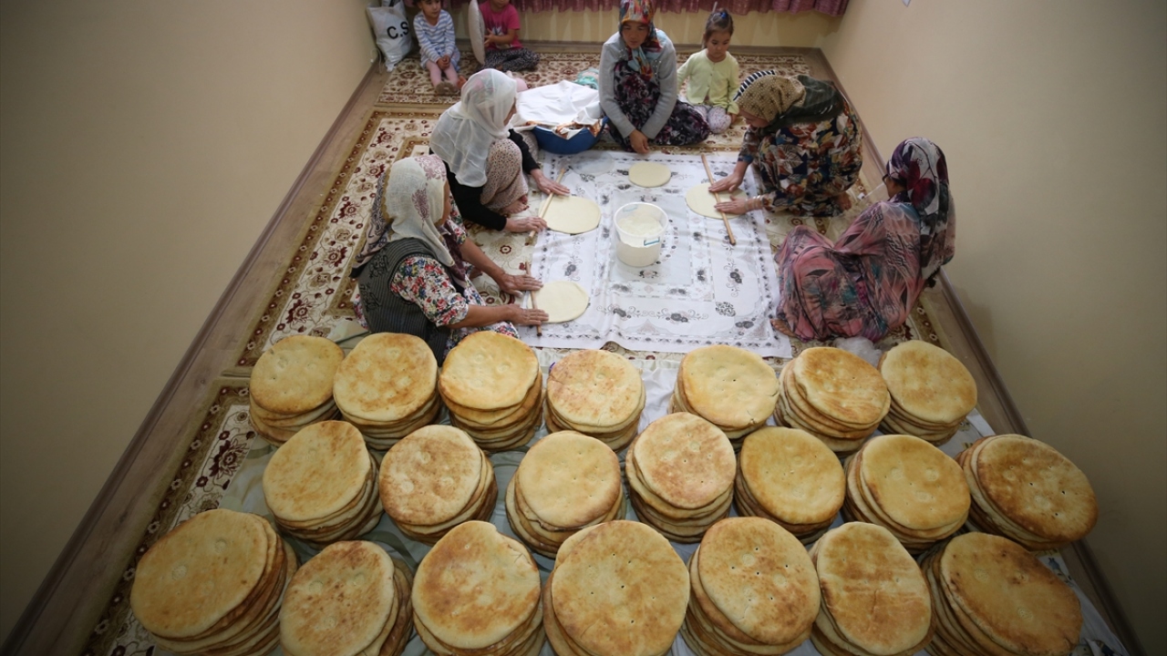 Habibullah Hemrah, ekmek pişirme fikrinin annesi Cemile Hemrah`tan çıktığını anlattı.