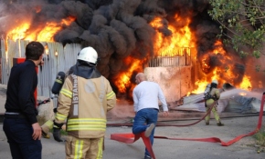 Kartal'da iş yeri yangını