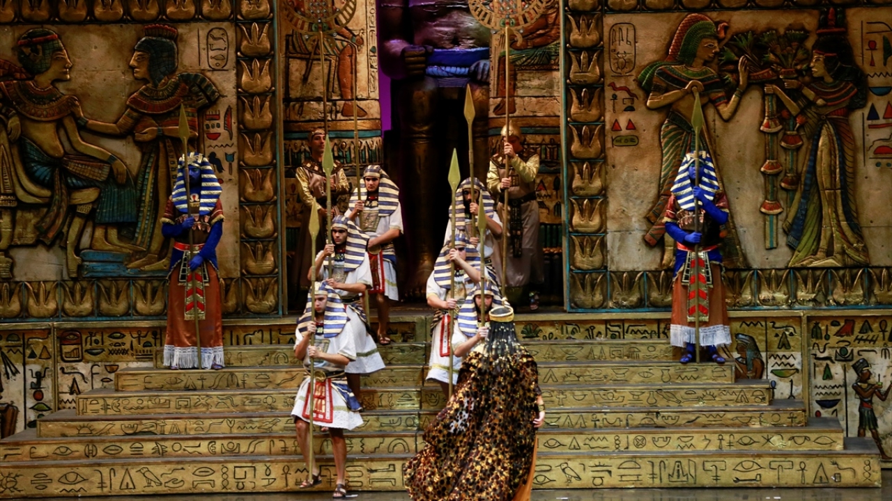 Koro şefliğini Giampaolo Vessella`nın, koreografisini Sergei Terechenko`nun yaptığı eserde, ADOB`un bale ve çocuk balesi sanatçıları da sahne alacak.