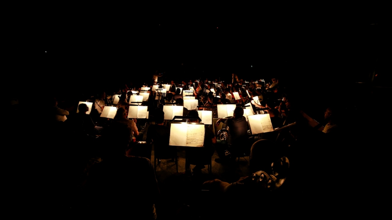 İtalyan rejisör Vincenzo Grisostomi Travaglini`nin sahneye koyduğu eserde, orkestrayı dönüşümlü olarak Şef Antonio Pirolli ve Şef Can Okan yönetecek.