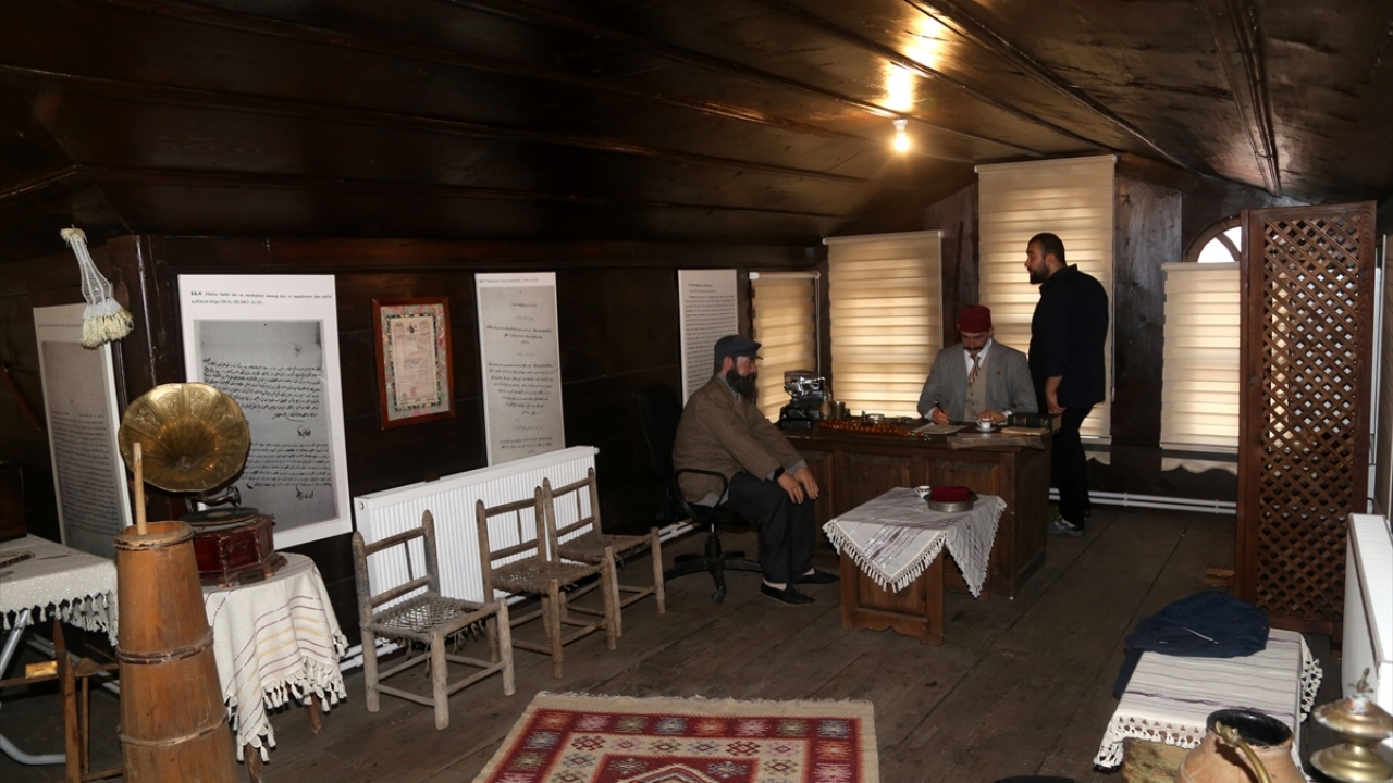 Ayrıca müzede muhtarlıkla ilgili fermanlar, belgeler, 70 yıllık muhtar kitapları ve mahalle fermanları yer alıyor.