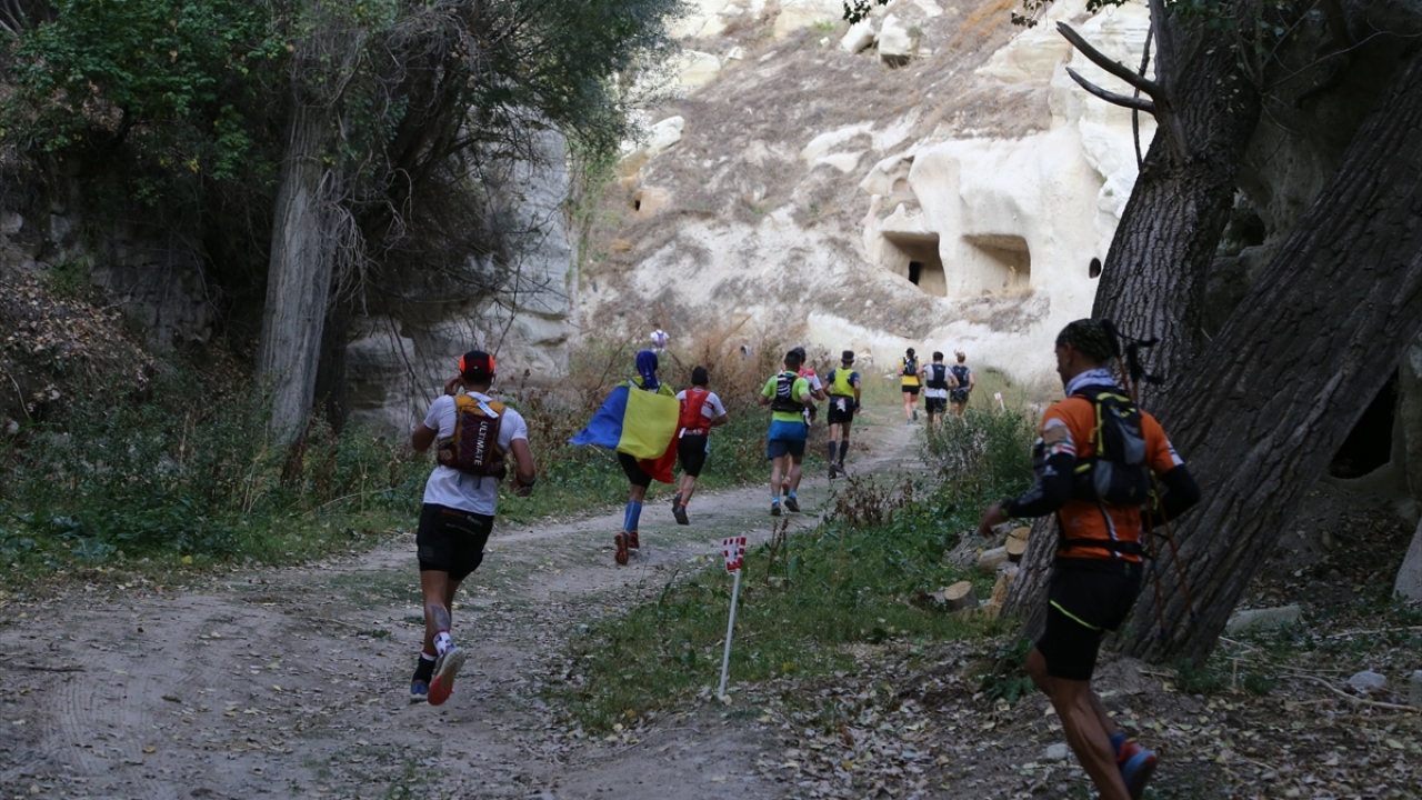 Salomon Cappadocia Ultra-Trail, 119, 63 ve 38 kilometrelik 3 parkurda koşuluyor.