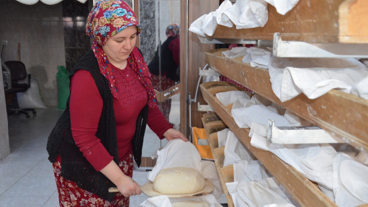 "Ekşi mayalı hamuru akşamdan hazırlıyoruz" 