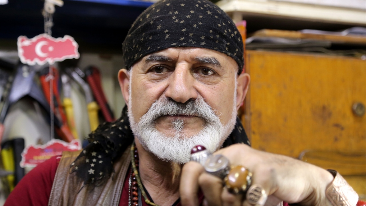 Güzel, sağlığı el verdiği ölçüde bıçak üretmeye devam edeceğini sözlerine ekledi.