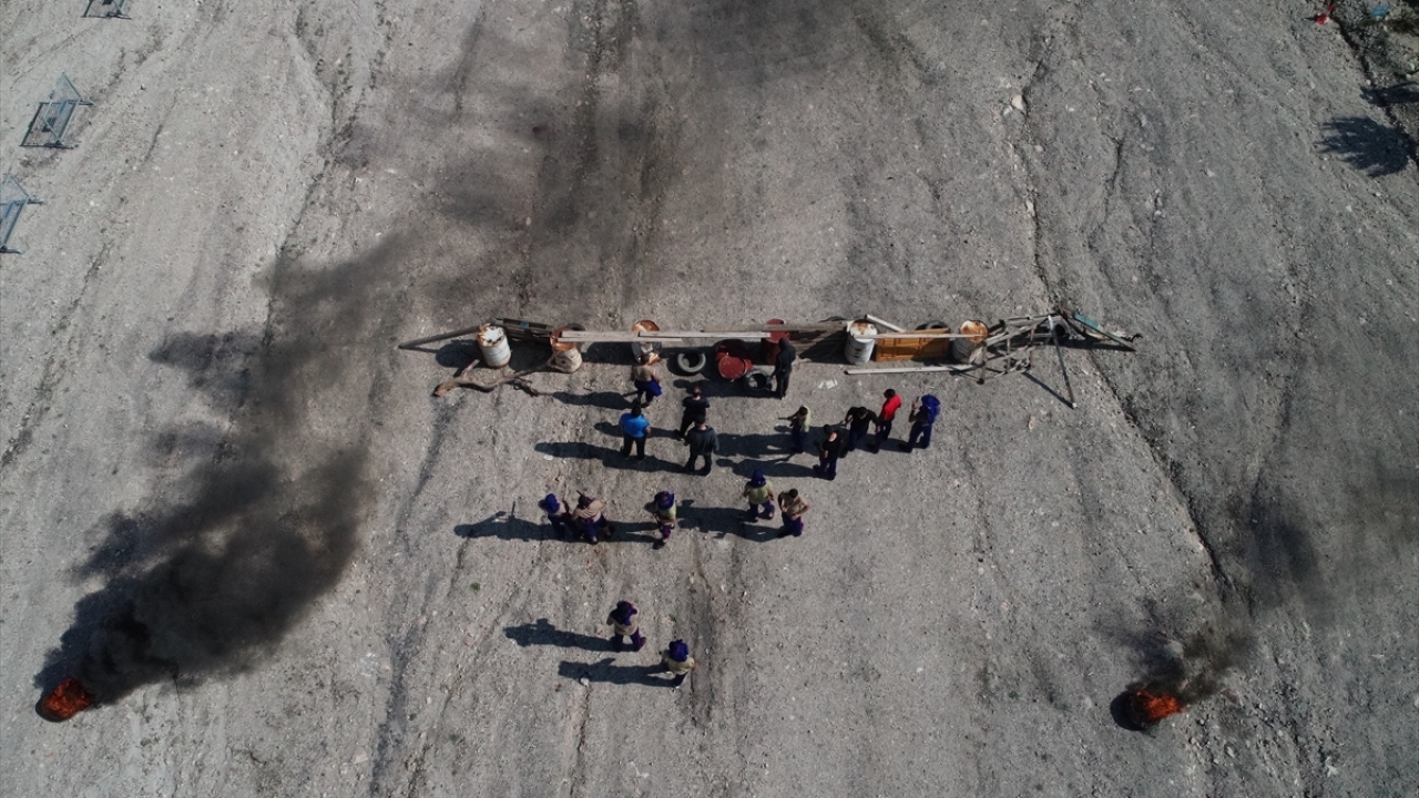 Eğitim programı kapsamında kursiyerlere, toplumsal olaylara müdahalede teşkilatlanma ile düzenler, müzakere, öfke kontrolü, planlama ve bir toplumsal olaya nasıl müdahale edileceği konuları anlatıldı.