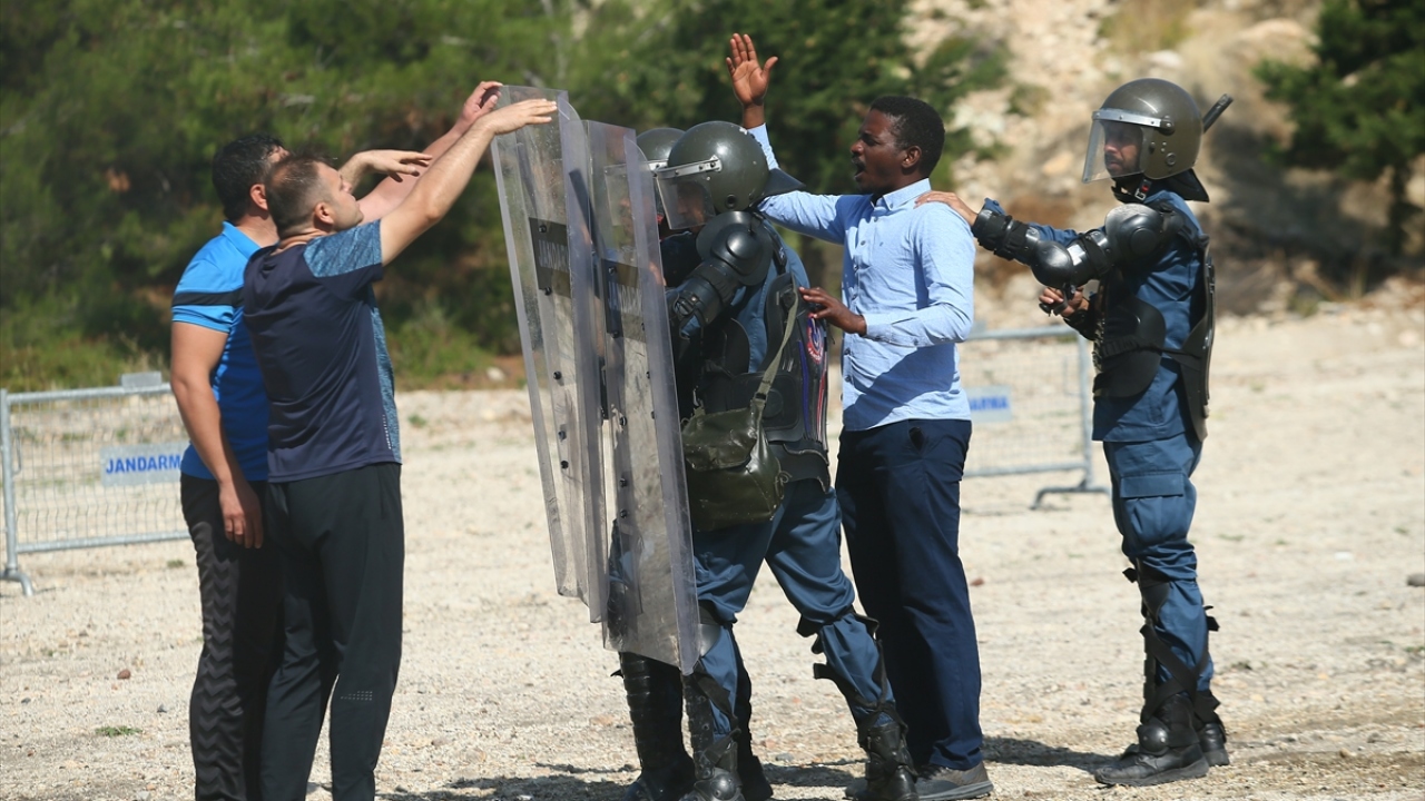 Katar İç Güvenlik Komutanlığı birimleri bu sayede ülkelerine donanımlı bir şekilde dönecek olmanın mutluluğunu yaşadı.