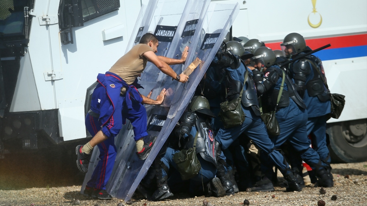 Kursiyer Muhammet Selman ise eğitimin zor geçmesine rağmen eğlenceli olduğunu ifade ederek, eğitmenlere teşekkür etti. 