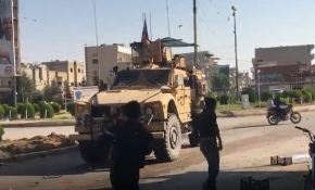 Suriye halkından ABD askerlerine taş ve çürük meyveyle veda