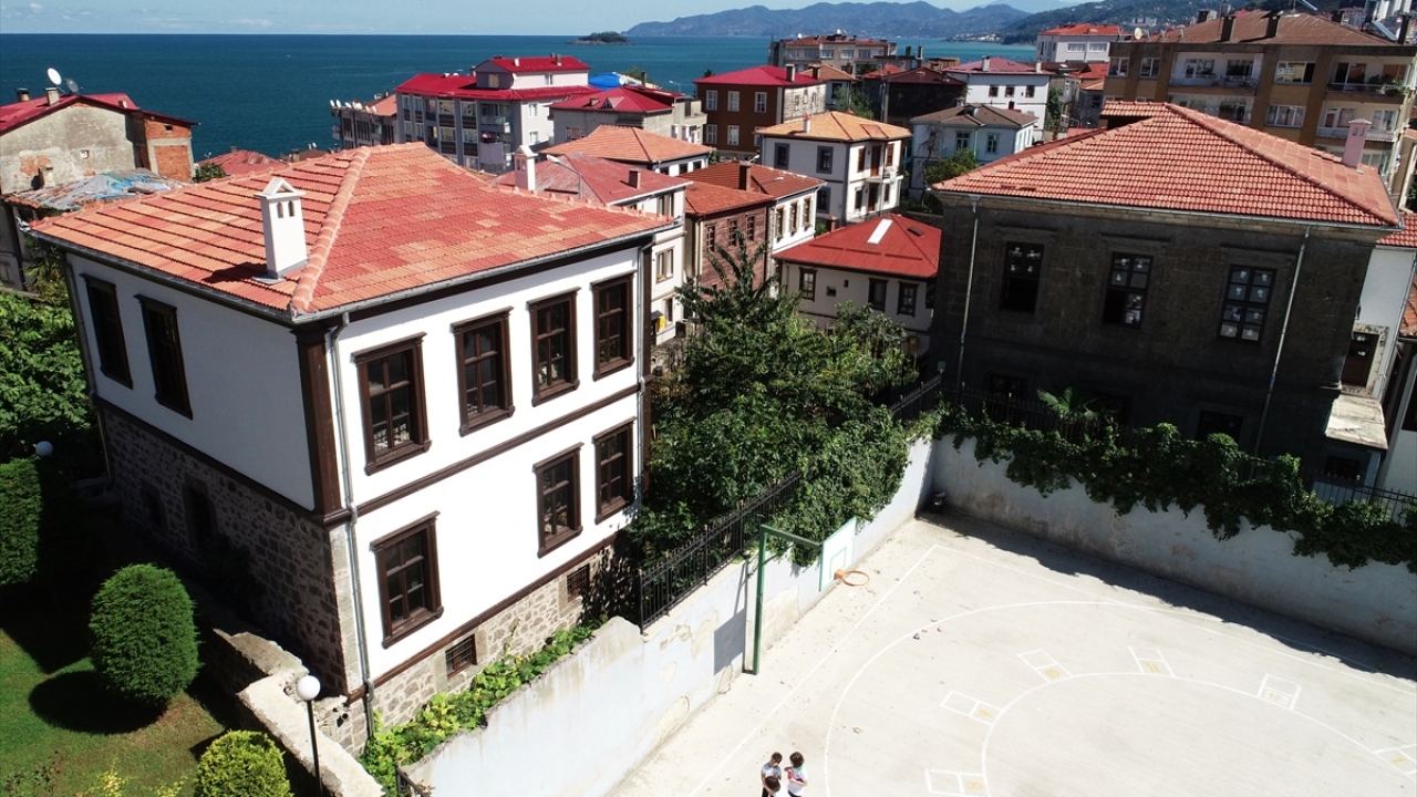 Üçüncü derece kentsel tarihi sit alanı olan bölgedeki çalışmaların tamamlanmasıyla Zeytinlik semtinin UNESCO Dünya Geçici Miras Listesi`ne kazandırılması hedefleniyor.