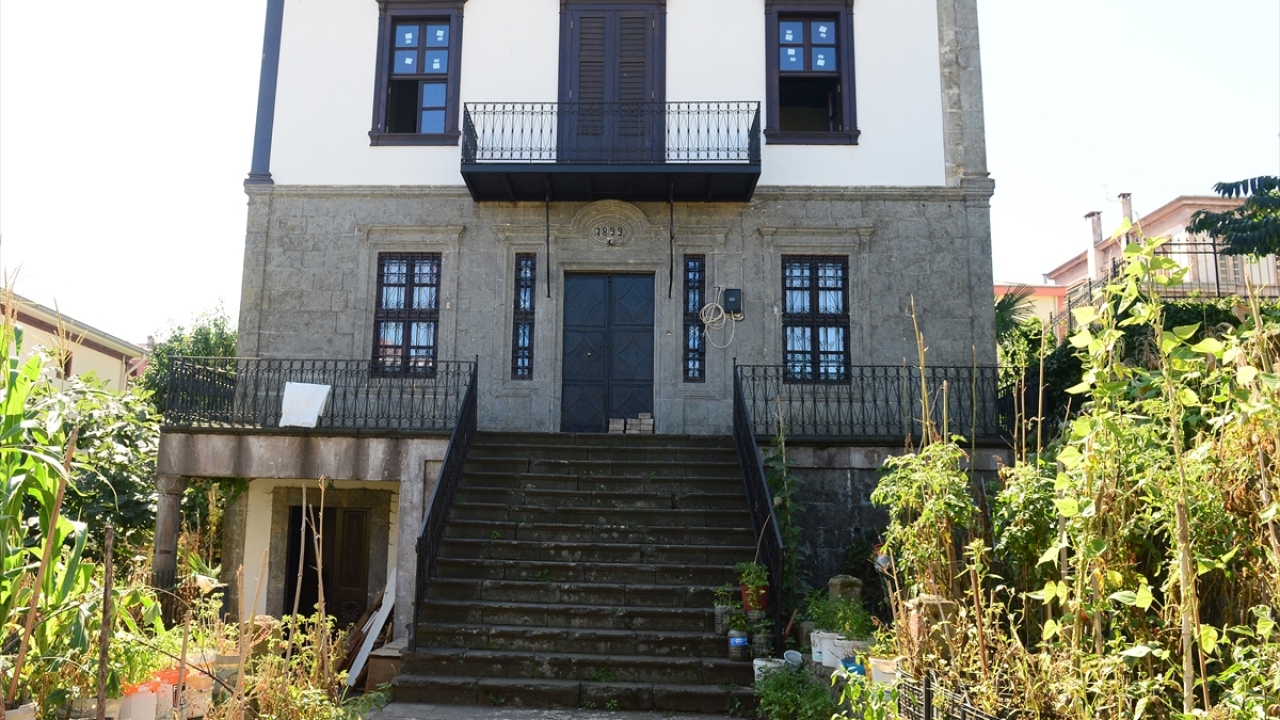 Bölgede Türkiye`deki ilk tescilli elektrik trafo binasının da yer aldığına işaret eden Sarıfakıoğulları, bu binanın da restorasyonunu gerçekleştireceklerini bildirdi.