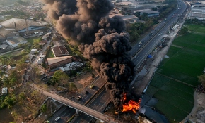 Endonezya’da petrol boru hattında patlama: 1 ölü