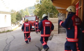 Yangınlara müdahale geç kalınca köylüler kendi itfaiye ekibini kurdu