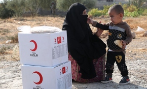 Kızılay Tel Abyad’a yardımlarını sürdürüyor