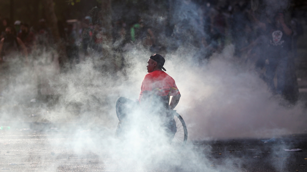 Yardım paketinde, emeklilik ve engelli maaşlarında artış, sağlık hizmetlerinde iyileştirme, asgari ücretten az kazanılmasının önüne geçme, elektrik zammının iptali ve yüksek gelir elde eden sektörlere fazla vergi konulması öngörülüyor.