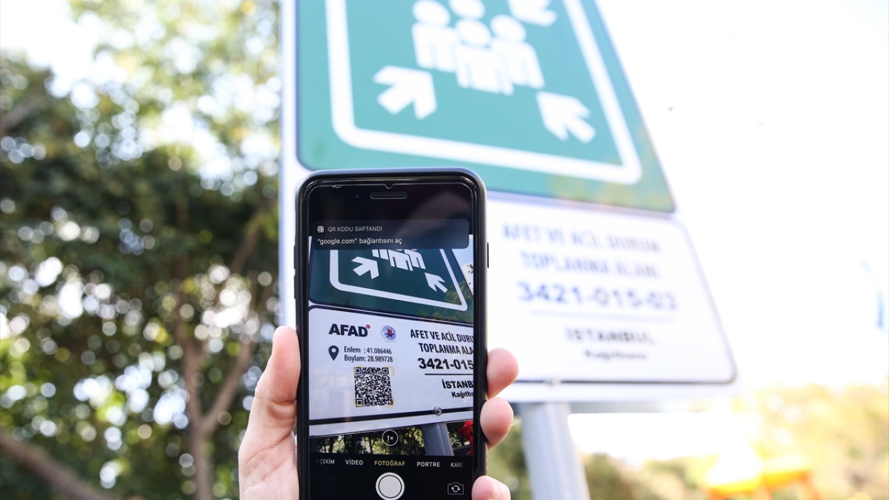 Ayrıca konum bilgileri haritalar üzerinde kaydedilerek afet anında toplanma alanlarına hızlı bir şekilde ulaşılabilecek. 