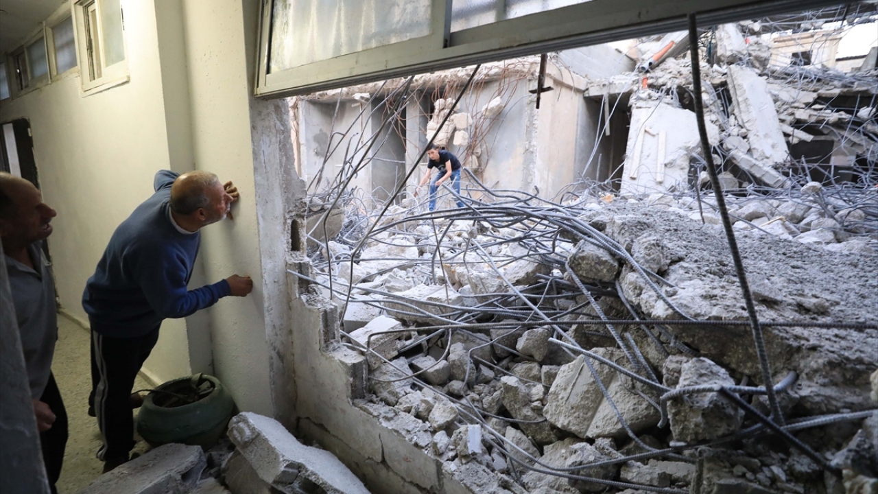 İsrail, aile fertlerinden birinin bir İsrail askerinin ölümüne sebep olduğu gerekçesiyle Ebu Hamid ailesinin evini 15 Aralık 2018`de de yıkmıştı.