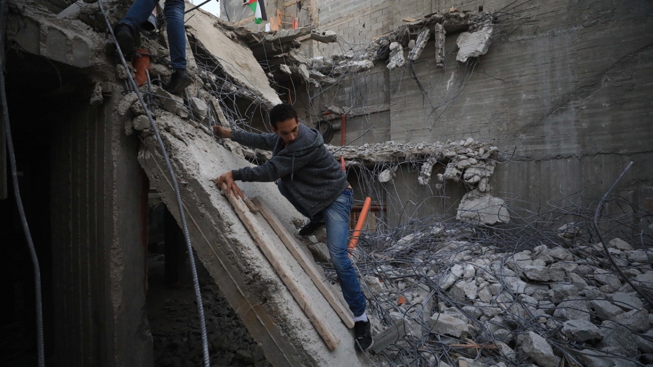 Filistin ile İsrail yönetimi arasında 1995`te imzalanan "İkinci Oslo Anlaşması" çerçevesinde işgal altındaki Batı Şeria, A, B ve C bölgelerine ayrılmıştı.