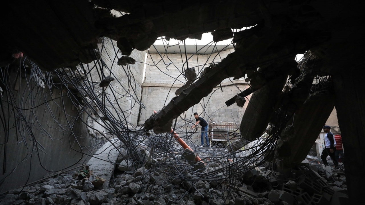 Yüzde 18`i kapsayan A bölgesinin yönetimi idari ve güvenlik olarak Filistin`e; yüzde 21`lik B bölgesinin idari yönetimi Filistin`e güvenliği İsrail`e; yüzde 61`ini kapsayan C bölgesinin idare ve güvenliği ise İsrail`e devredilmişti.