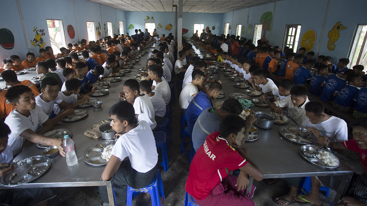 Burada eğitim gören 564 çocuğun 35`i Arakanlı Müslüman gençlerden oluşuyor.