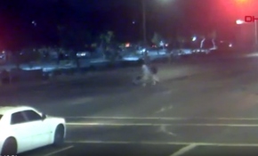 Bebekli çift kazadan son anda kurtuldu