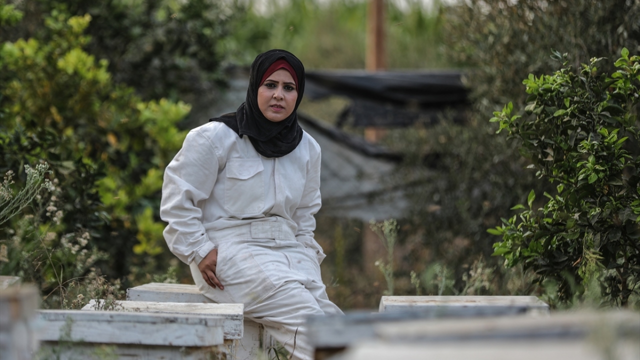 Ürünlerini internet üzerinden sattığını belirten Elba, bazı kuru yemiş ve otlarla ürün yelpazesini zenginleştirmeye çalıştığını sözlerine ekledi.