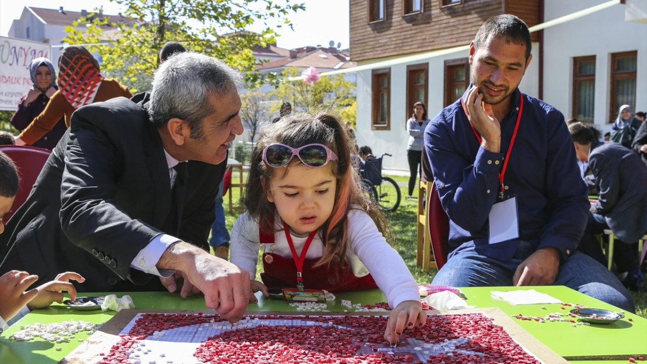 "Mozaikten Türk Bayrağı çalışması yapıyoruz."