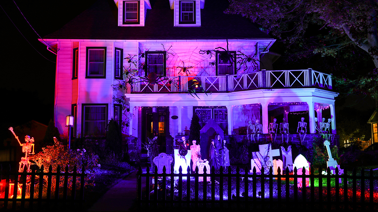 Ziyaretçiler korkuyu daha fazla yaşamak için bölgeye özellikle gece gelmeyi tercih ediyor.