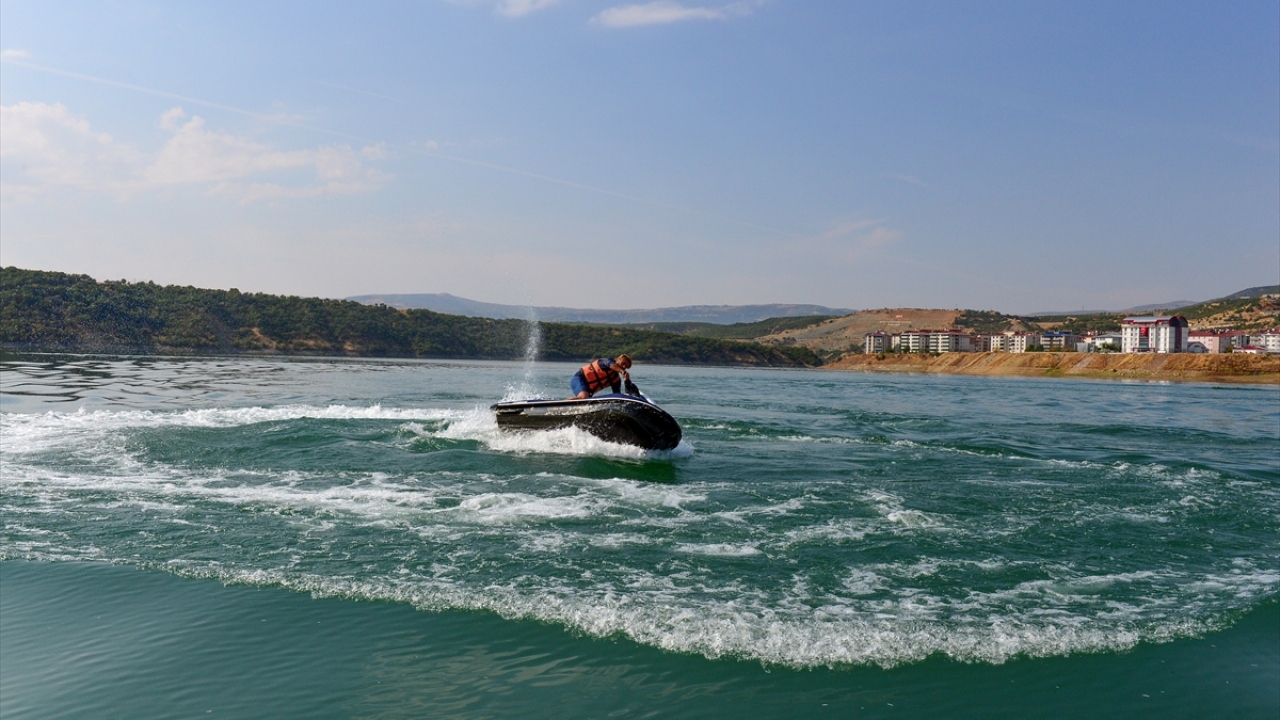 Sonel, Tunceli`nin turizm ve spor altyapısını desteklemek için doğa sporları ile su sporları merkezlerini açtıklarını söyledi.