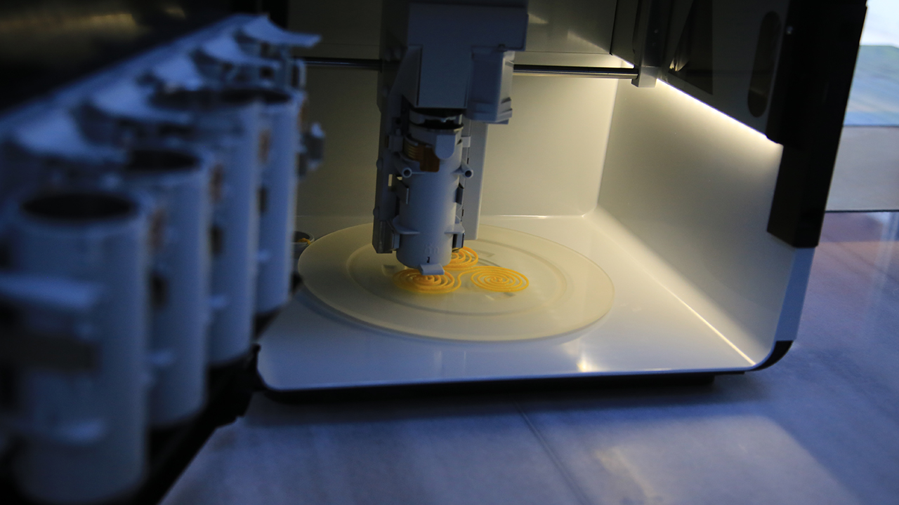 Akdeniz Üniversitesinde, Ar-Ge çalışması kapsamında yöresel lezzetler, 3D gıda teknolojisiyle buluşturuldu.