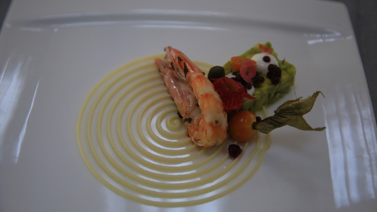 Gelecekte, makinelerden kahve alır gibi, tek tuşla, yemeklerin istenilen görsellikte hazırlanması öngörülüyor. 