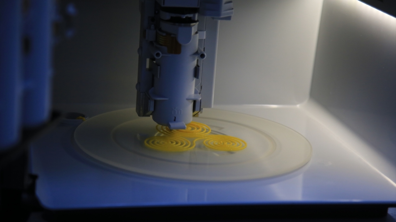 Bunun, gelecekteki gastronomi sektörünün ilk basamağı olacağına değinen Yatmaz, kalifiye personel açığının giderilmesi için de şeflere avantaj sağlayacak bir çalışma olduğunu bildirdi.