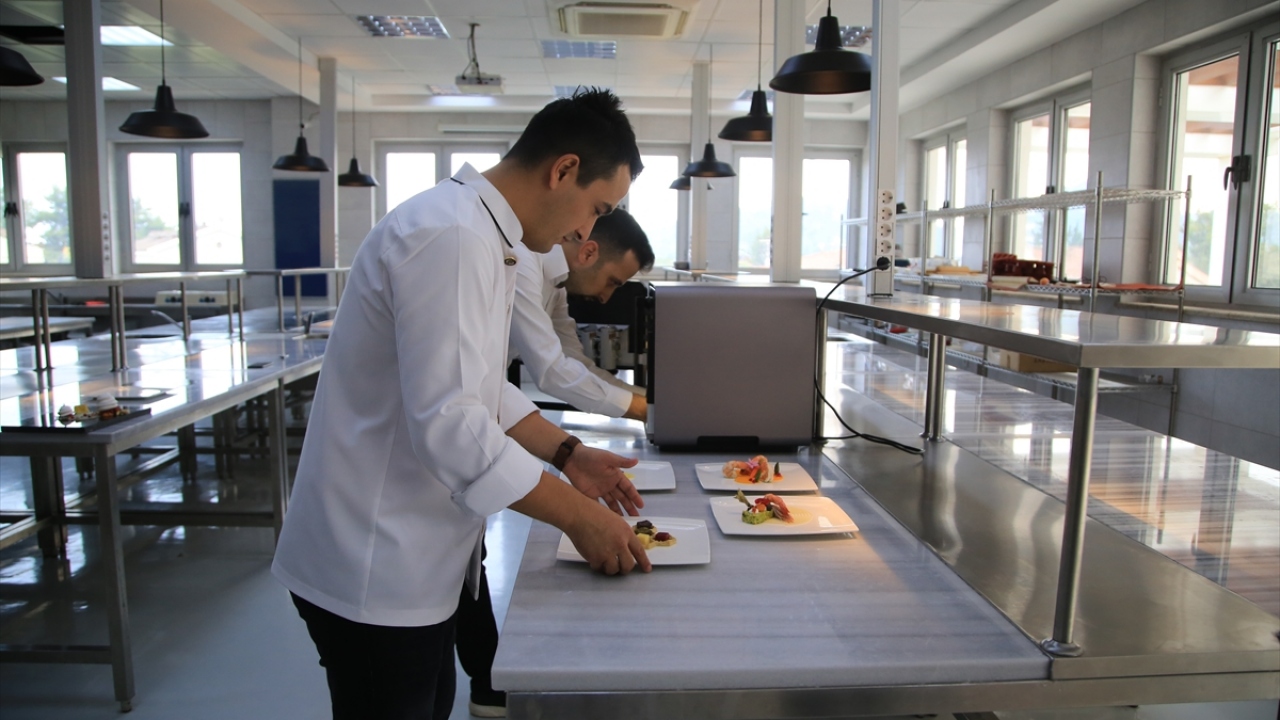 Söz konusu sistemin Türkiye`de henüz uygulanmadığını anlatan Yatmaz, Ar-Ge çalışmasını tamamladıktan sonra şef ve yardımcılarına anlatarak öncülük edeceklerini, çalışmanın, turizm açısından da önemli olduğunu söyledi.