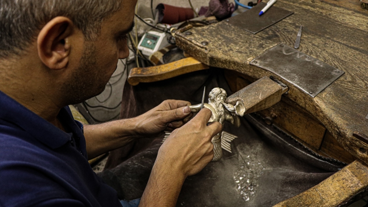 "Sultan Abdülhamit`e ait kristal avizeyi tamir ettim"