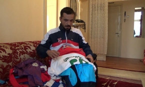 Şehir şehir gezerek 2 bin forma topladı