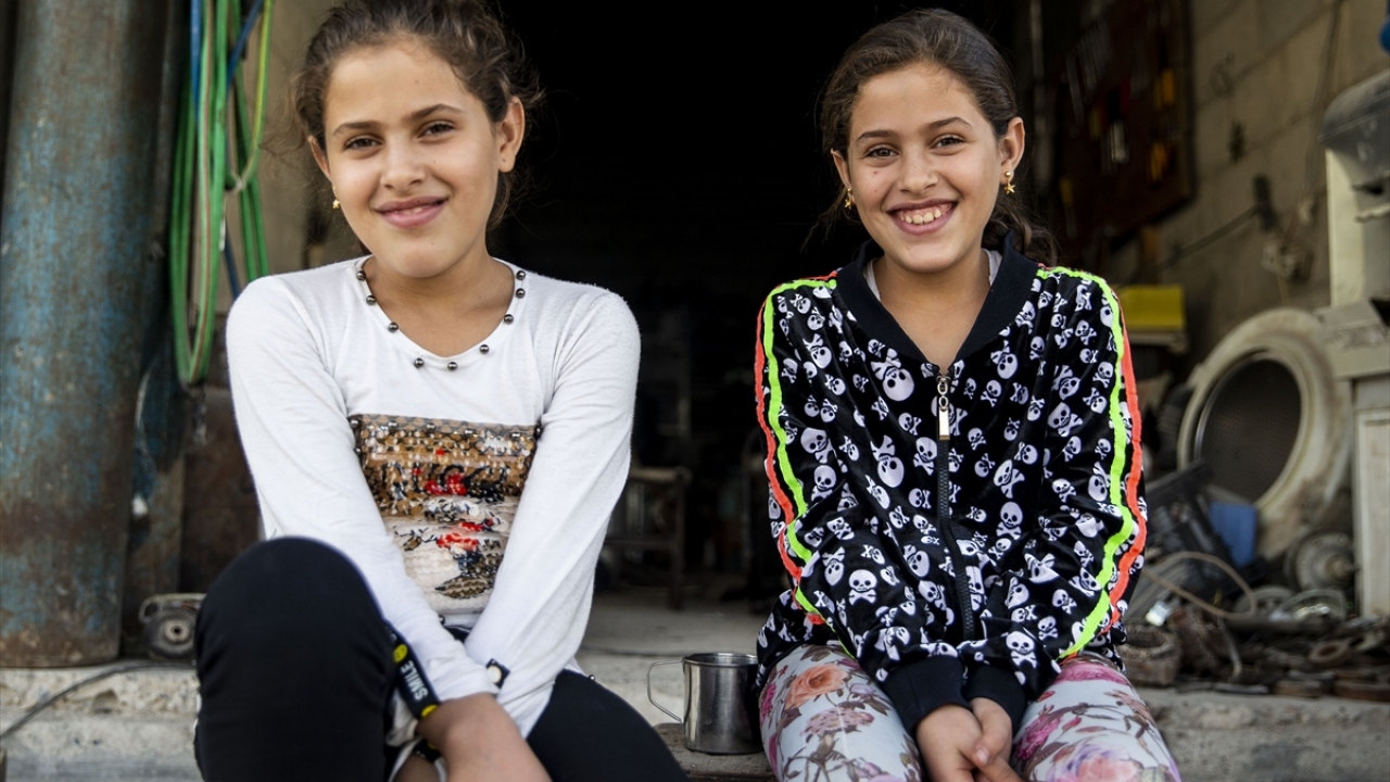 Teröristler, ilçedeki Arap ve batı kısmında yaşayan Türkmenleri, "bölgeyi terk etmeleri, aksi takdirde koalisyon uçaklarının hava saldırısı düzenleyeceği" tehdidiyle tehcir etmişti.