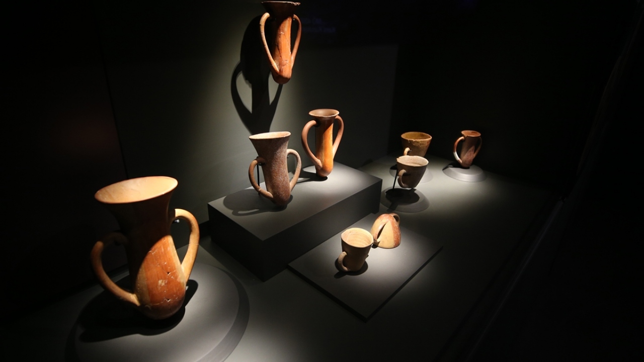 Kent merkezinde yer alan ve uzun süredir kapıları kapalı olan tarihi kalenin yeni halini görmeye gelen vatandaşlar, Kayseri Müzesi`ni de ziyaret etme imkanı buluyor.