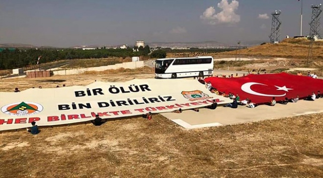 Sınır hattındaki özel harekat polislerine taraftarlardan destek
