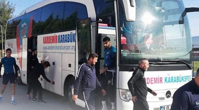 Rakibin takım otobüsü bozulunca kendi takım otobüsünü gönderdi