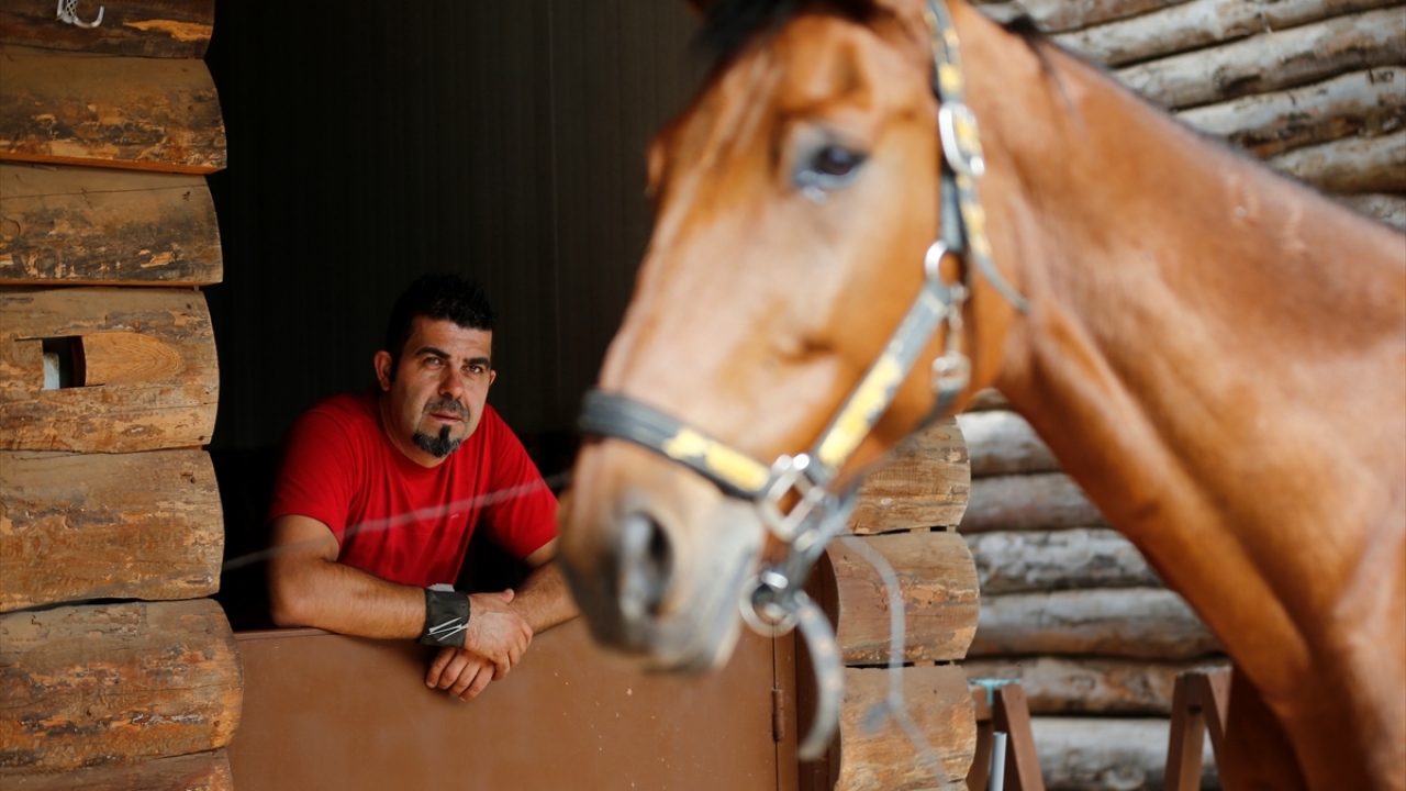 İstanbul`a giderek Veliefendi Hipodromu`nda açılan kursa katılan Kırkıl, mesleğinin inceliklerini öğrendi. 