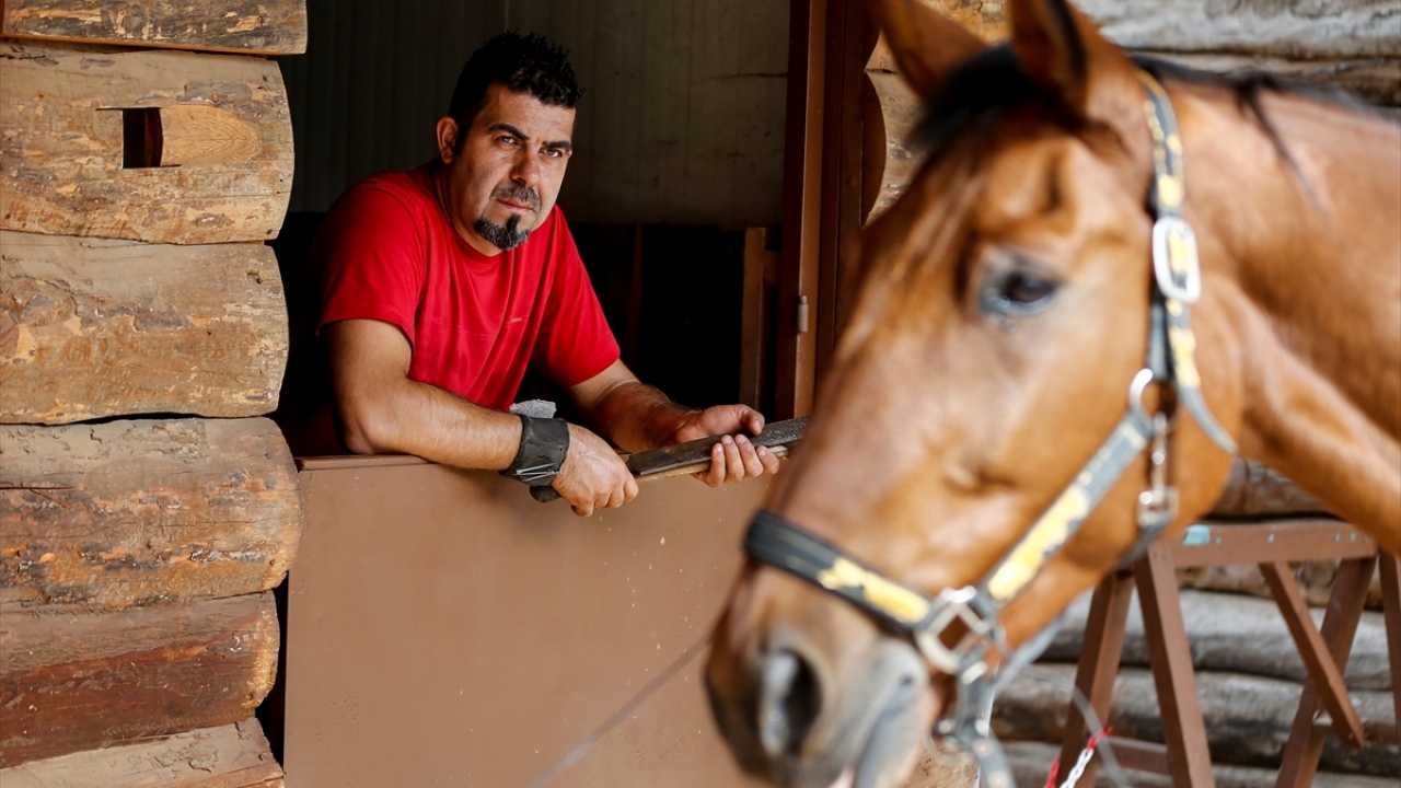 Nalbantın yapacağı küçük bir yanlışın, atların müsabaka performansını etkileyeceğini, yarış hayatını bile bitirebileceğini vurgulayan Kırkıl, şunları kaydetti:
