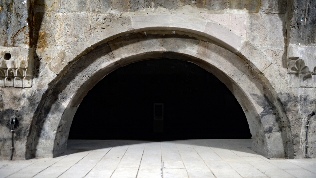 Bölgenin zamanında ticaret merkezi olduğunu anlatan Tenlik, şunları kaydetti: