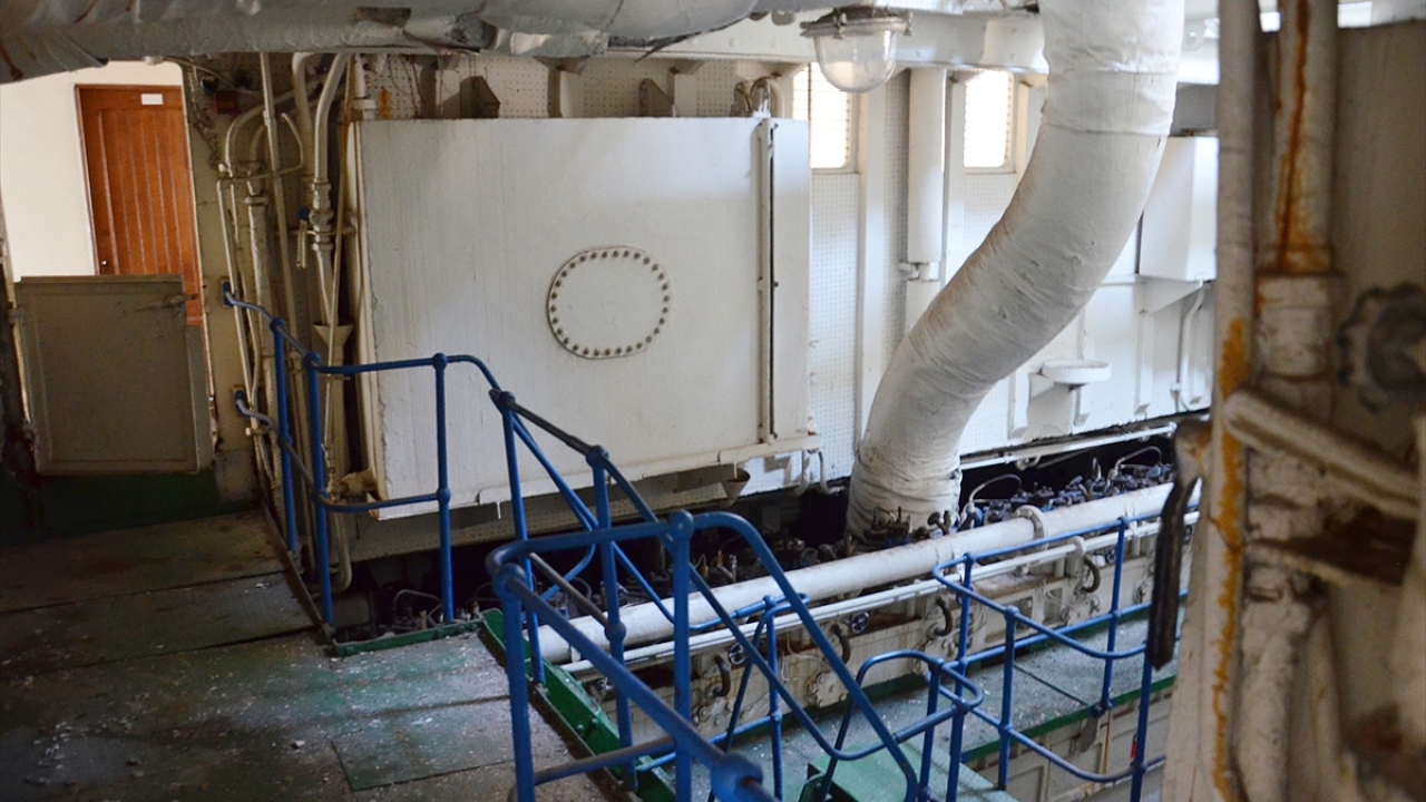 İtalya`dan İstanbul`a 22 deniz mili hızla gelen geminin 17 Ekim 1952`de seferlere başladığını dile getiren Miniç, şöyle konuştu: